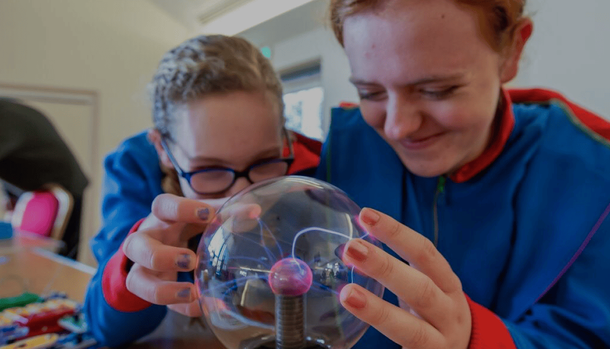 Promoting collective progress in the technology industry